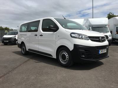 Vivaro minibus 9 seats